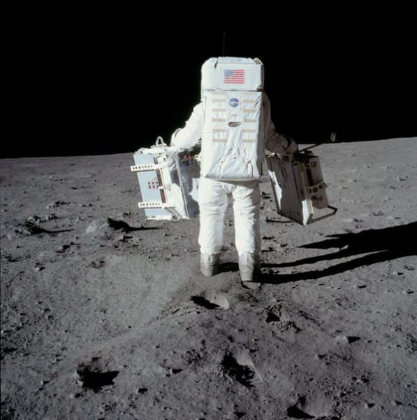 Astronaut carrying things on the moon